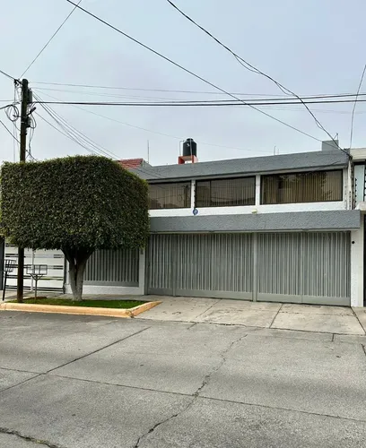 Casa en venta en Circuito Héroes, Ciudad Satélite, Naucalpan de Juárez, Estado de México