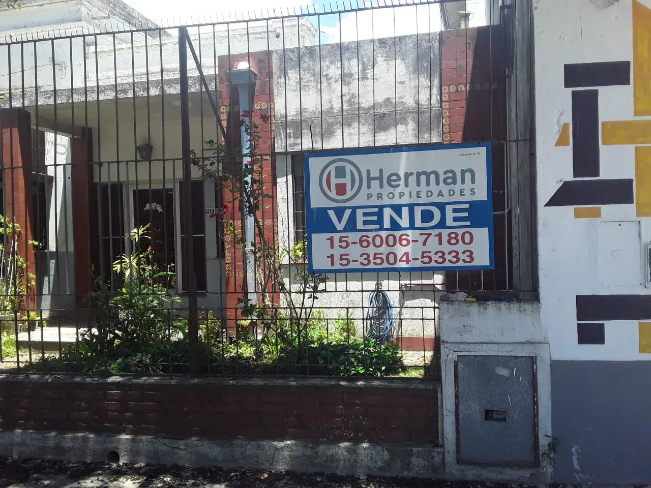 Casa y Local - Andres Baranda 2200 Casa en Venta en Quilmes