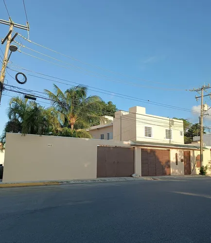 Casa en venta en CASA CON DEPARTAMENTOS EN VENTA EN CANCUN EN LA SUPERMANZANA 100, Juárez, Cancún, Benito Juárez, Quintana Roo