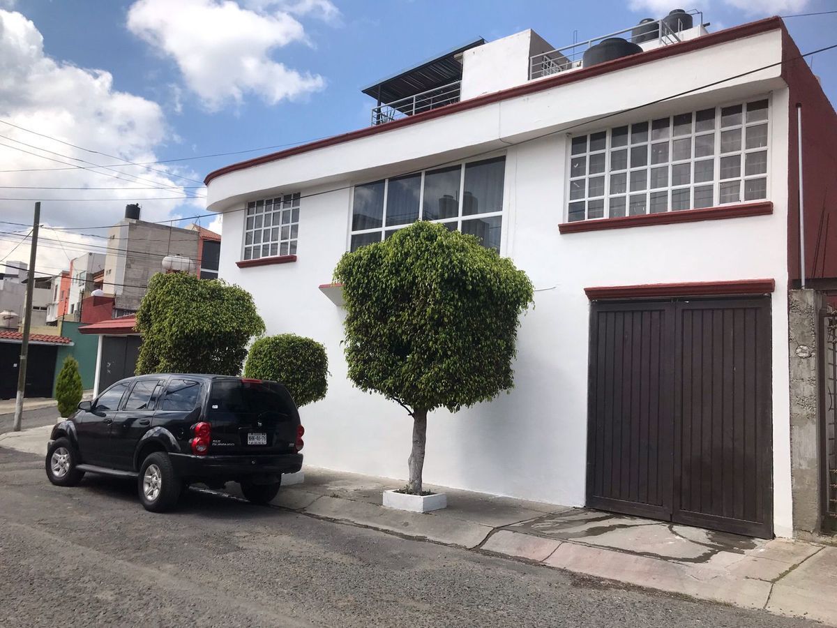 Casa en venta en Cerrada de Mar de Filipinas 100, Colonia Lomas Lindas,  Ciudad Adolfo Lopez Mateos